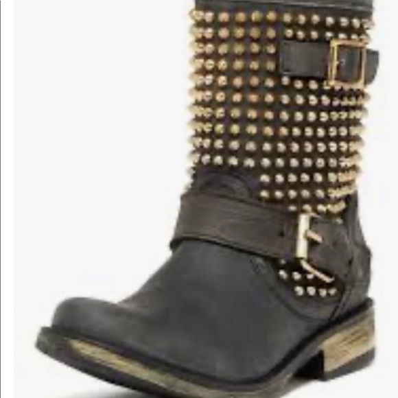 Steve Madden 💖 metal bits boots. - Picture 10 of 10